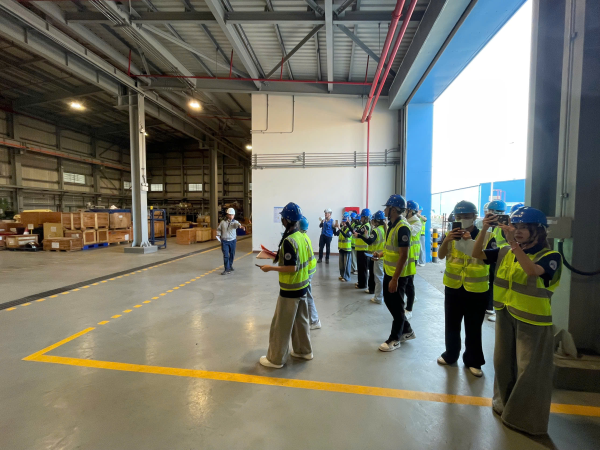 Hành trình “chạm” vào thực tiễn ngành Môi trường