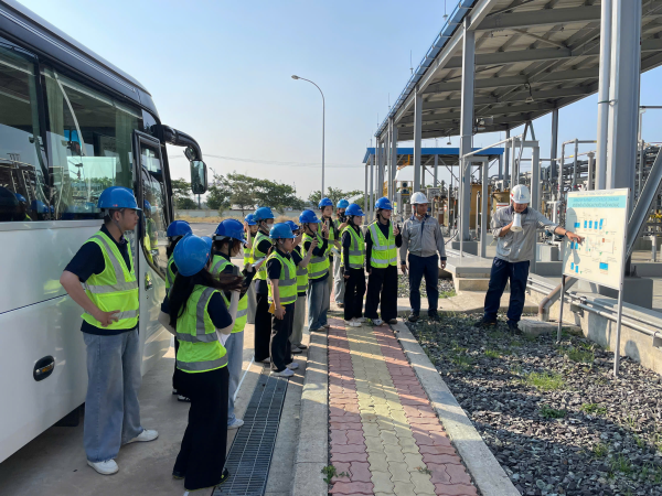 Hành trình “chạm” vào thực tiễn ngành Môi trường