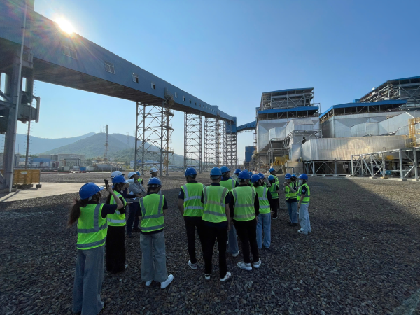 Hành trình “chạm” vào thực tiễn ngành Môi trường