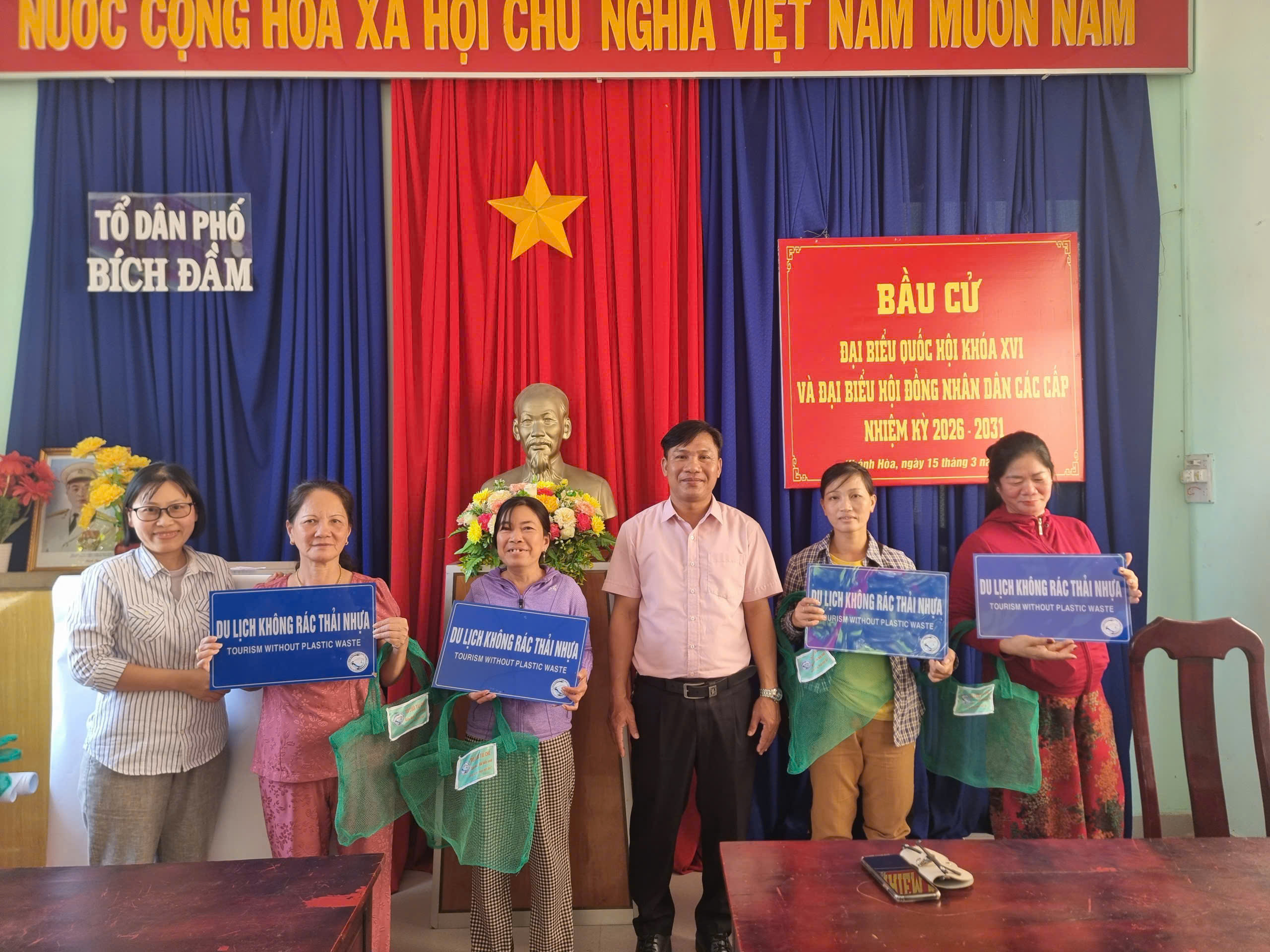 Giảng viên ngành KTMT tham gia tập huấn bảo vệ môi trường vịnh Nha Trang