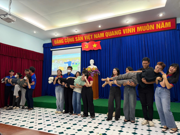 Buổi sinh hoạt ra mắt CLB Kỹ thuật Hóa học & Môi trường